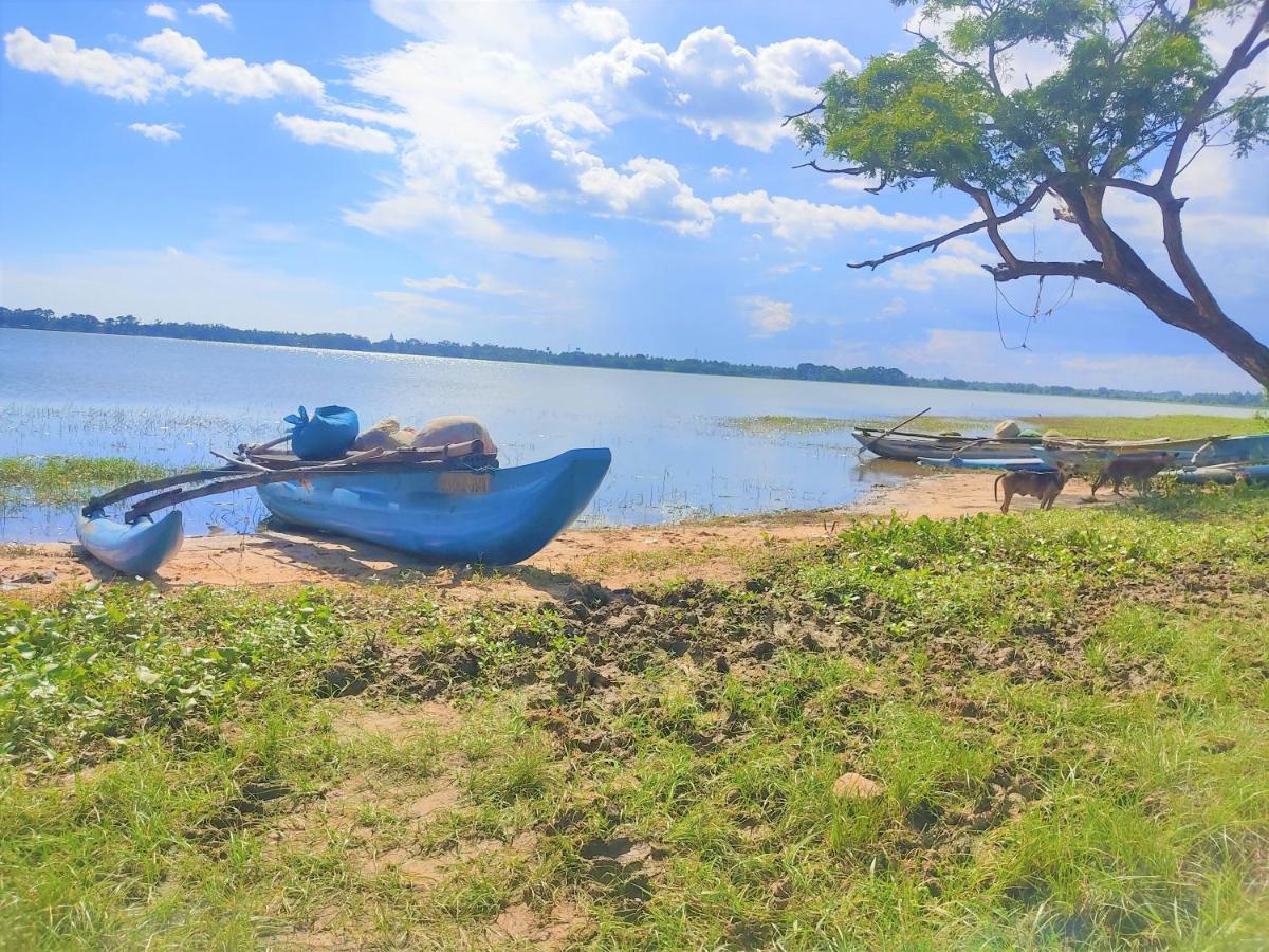 Lake Scape Yala Safari Inn Tissamaharama Exterior foto