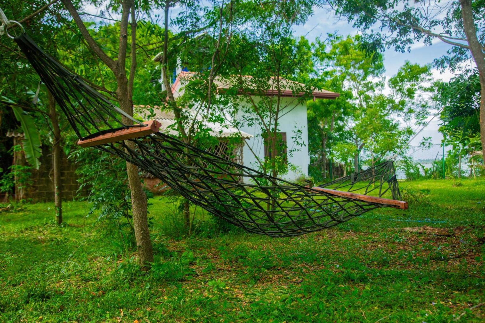 Lake Scape Yala Safari Inn Tissamaharama Exterior foto